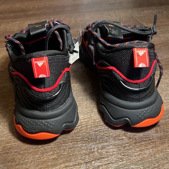 ADIDAS - OZWEEGO ZIP - CHINESE NEW YEAR SIZE 9 - Picture 5 of 11